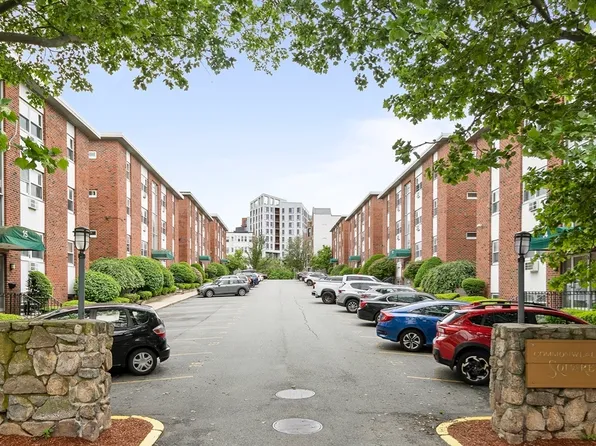12 Commonwealth Ct APT 16, Brighton, MA 02135