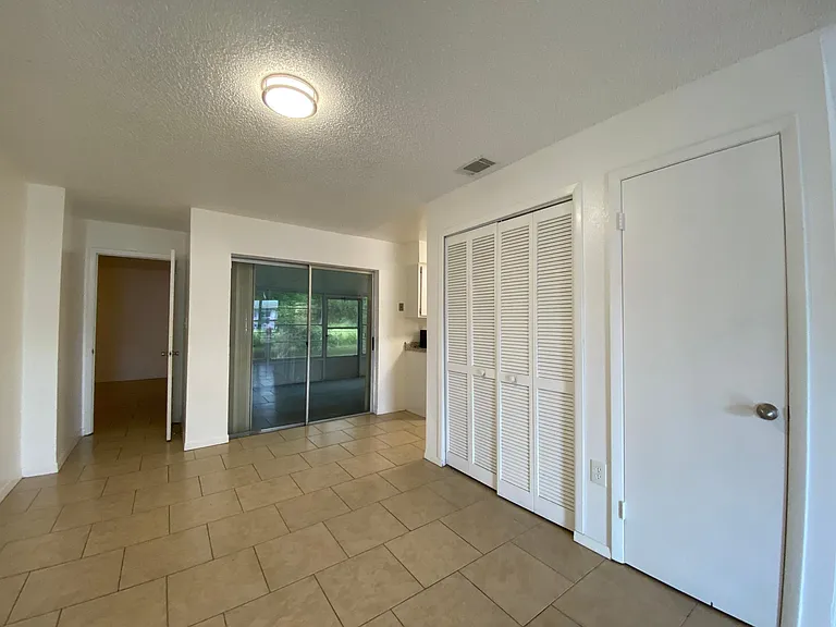 435 Earl Ave — Photo 10