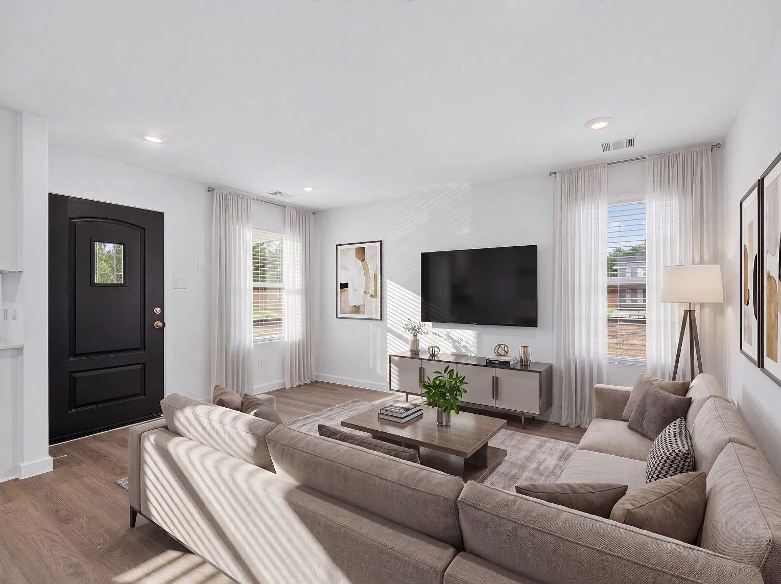 2 bed, 1.0 bath, 816 sqft, $1,350 — Photo 4