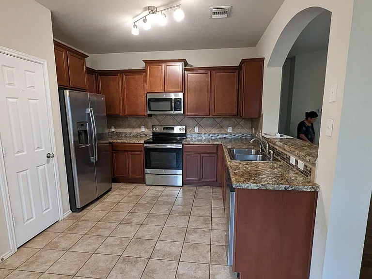 6627 Ambrose Cir — Photo 31