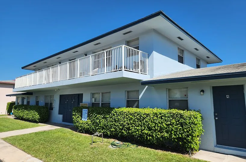 1110 W Blue Heron Blvd #1