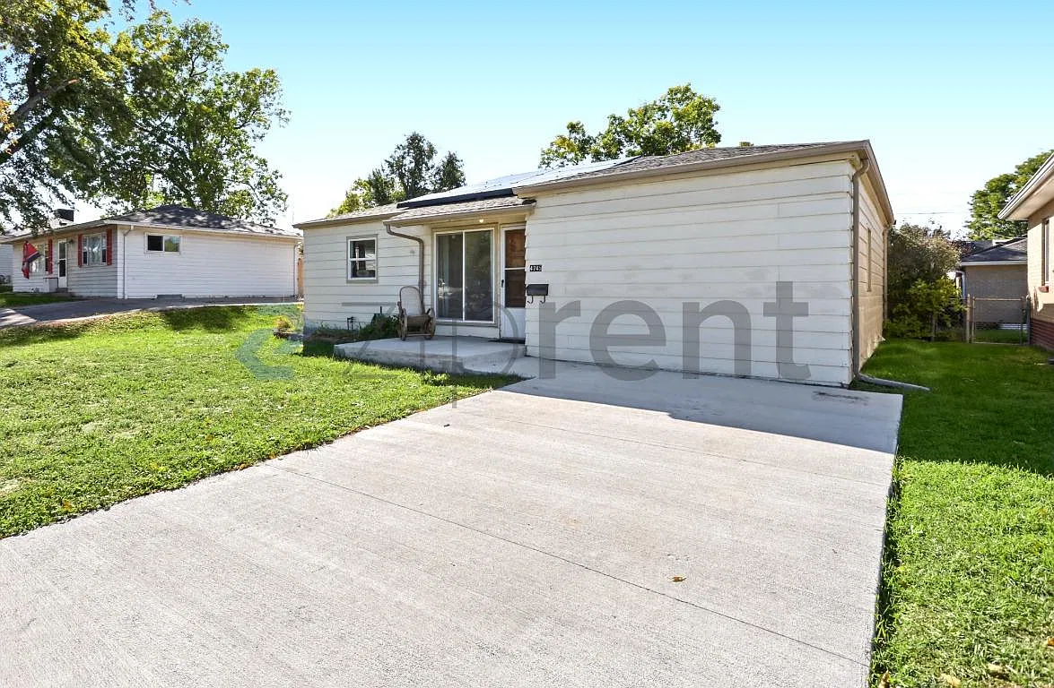 3 bed, 1027 sqft, $2,425 — Photo 2