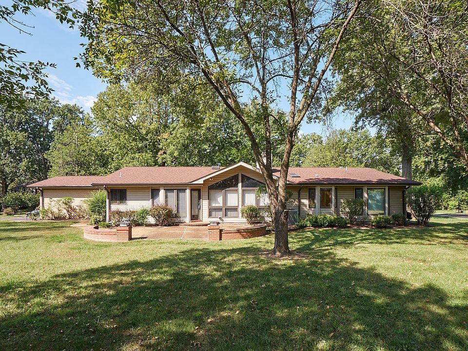 1st image of 536 Fairways Cir