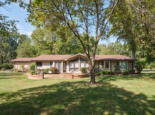 536 Fairways Cir, Saint Louis, MO 63141