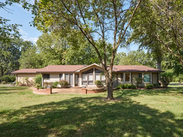 536 Fairways Cir, Saint Louis, MO 63141