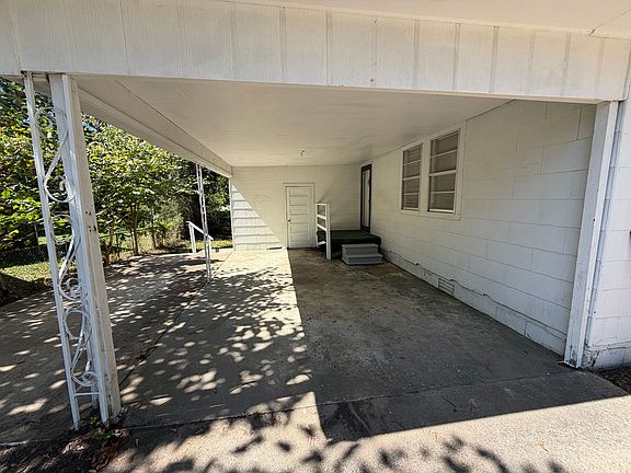 3rd image of 703 5th St NE