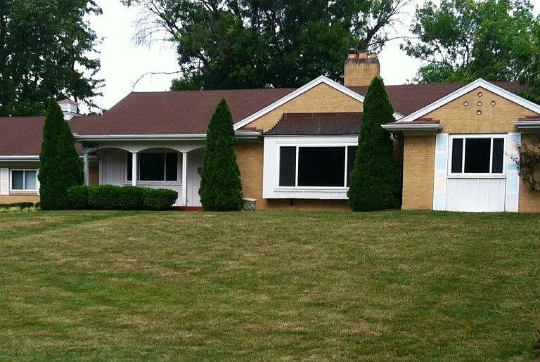 7925 Sagamore Dr — Photo 1