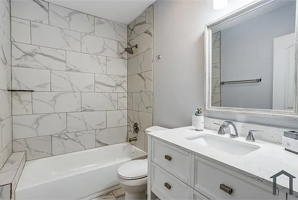 902 Clark St — Photo 8