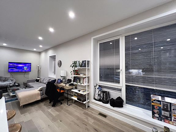 4th image of 3757 N Sheffield Ave #12
