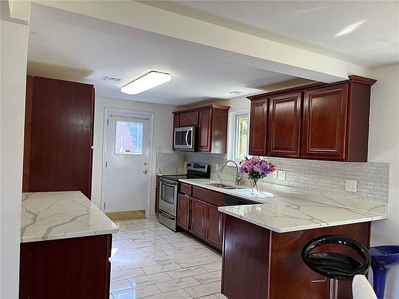 4th image of 2385 High Oak Dr