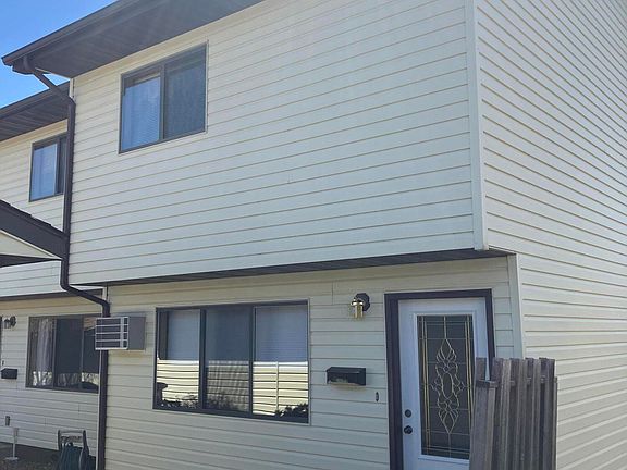 2nd image of 633 27th St W