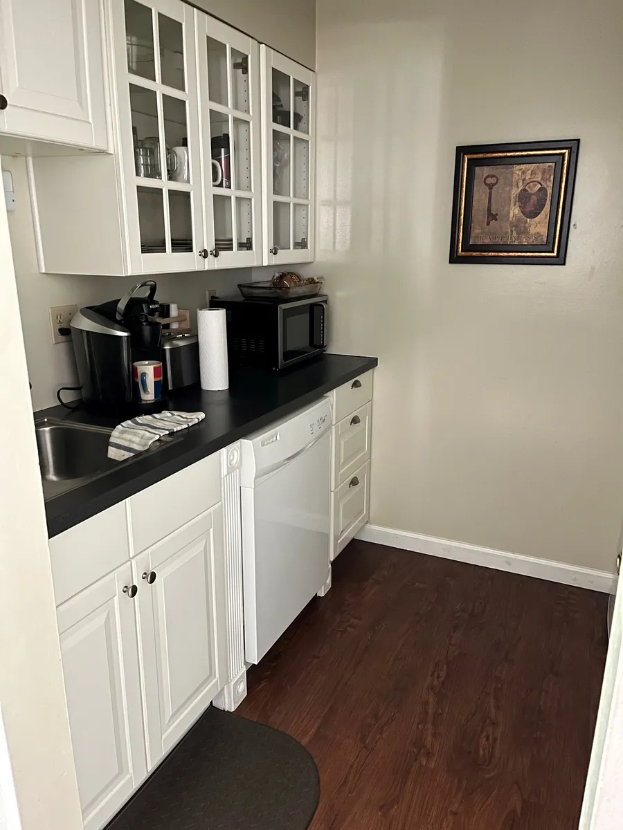 Gorgeous Updated Kitchen! - 5075 River Rd #27