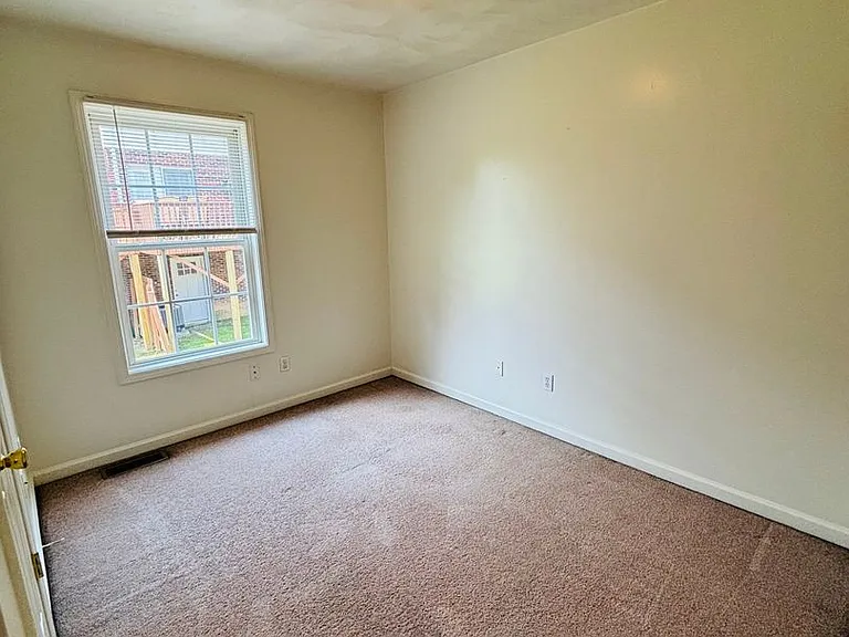 715 E Main St — Photo 14