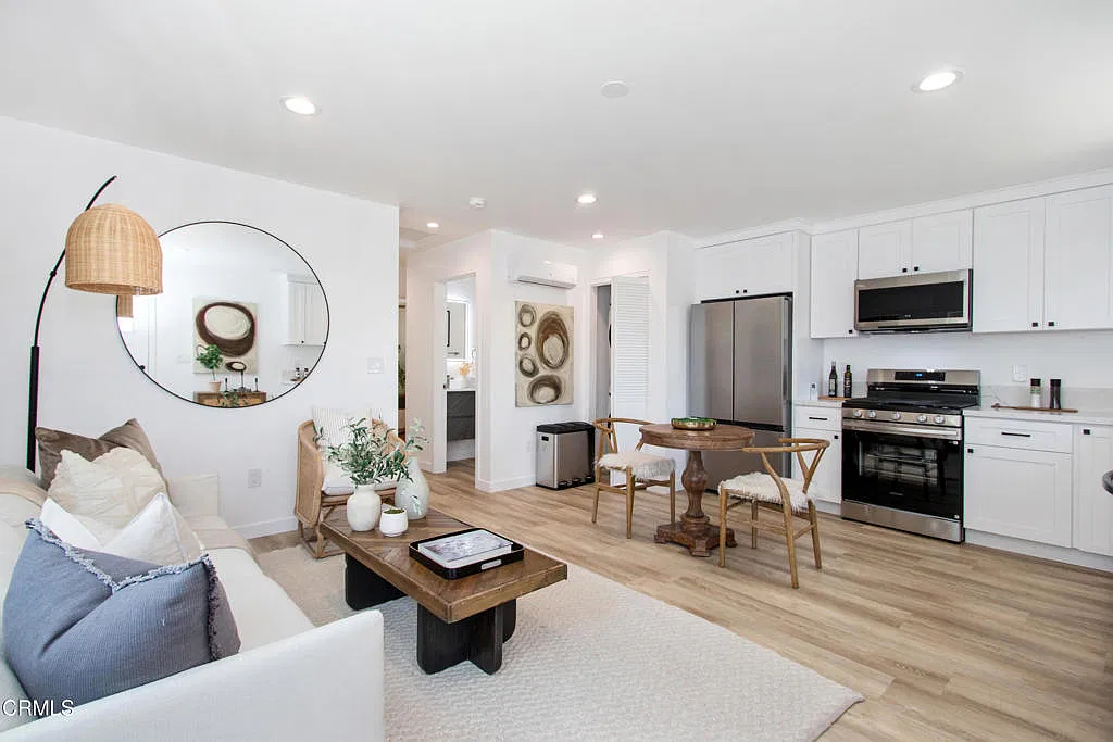 2 bed, 800 sqft, $3,500 — Photo 3