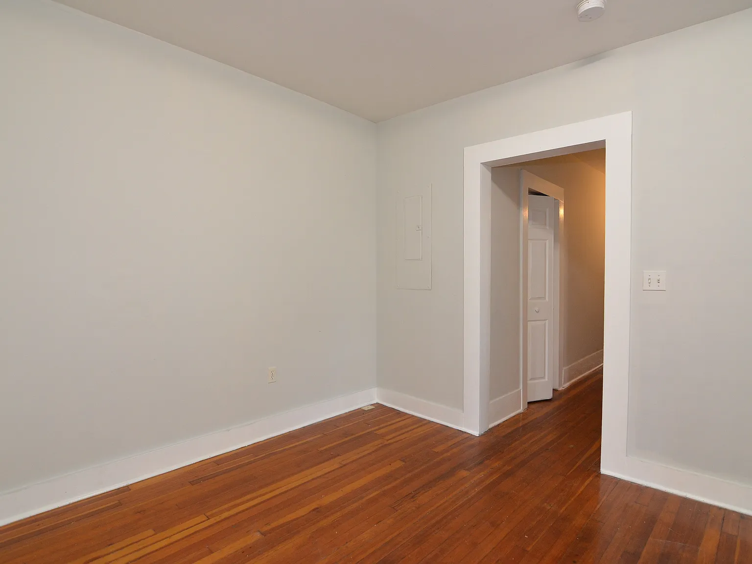 3 bed, 999 sqft, $1,265 — Photo 3