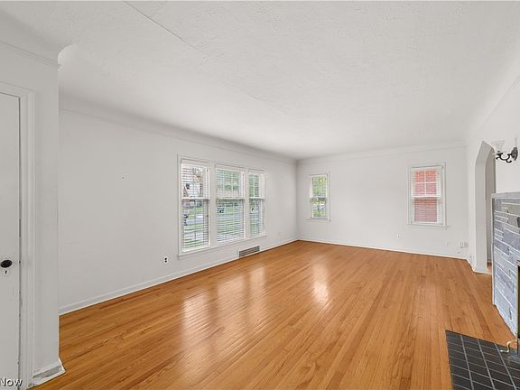 3rd image of 3640 Blanche Ave