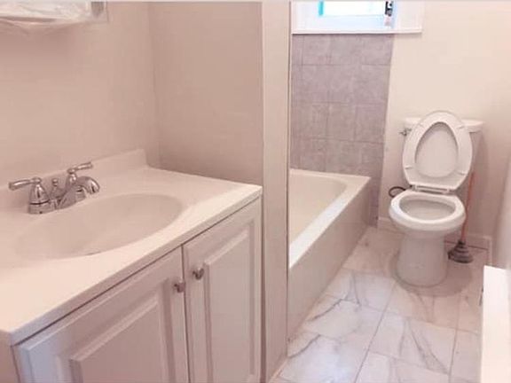 3rd image of 530 Elm St #2
