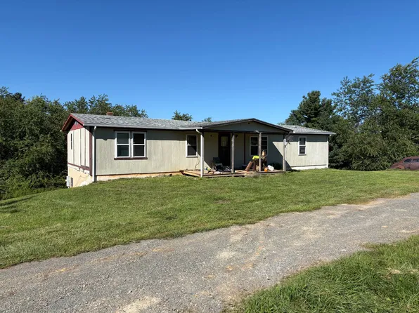 209 Foggy Mountain Ln, Galax, VA 24333