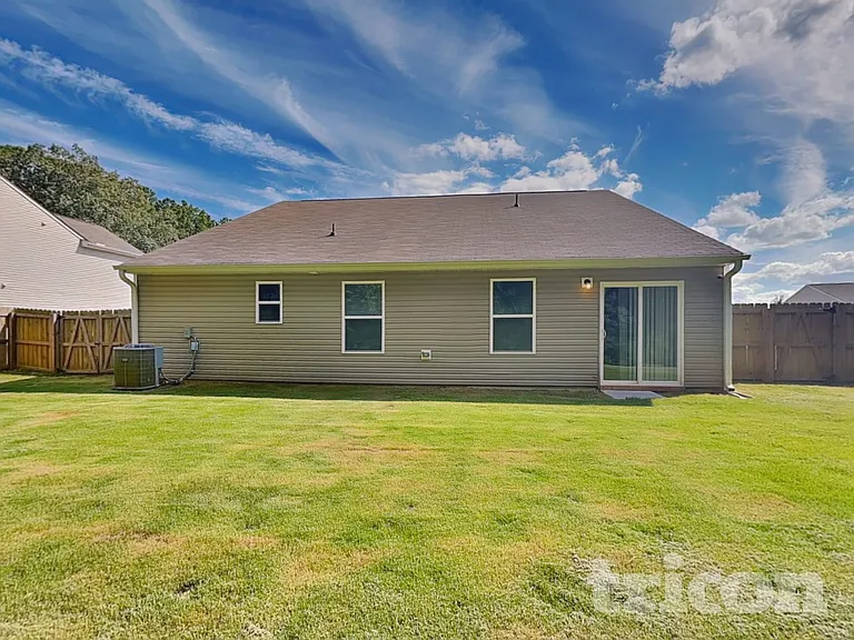 145 Bounding Ln — Photo 15