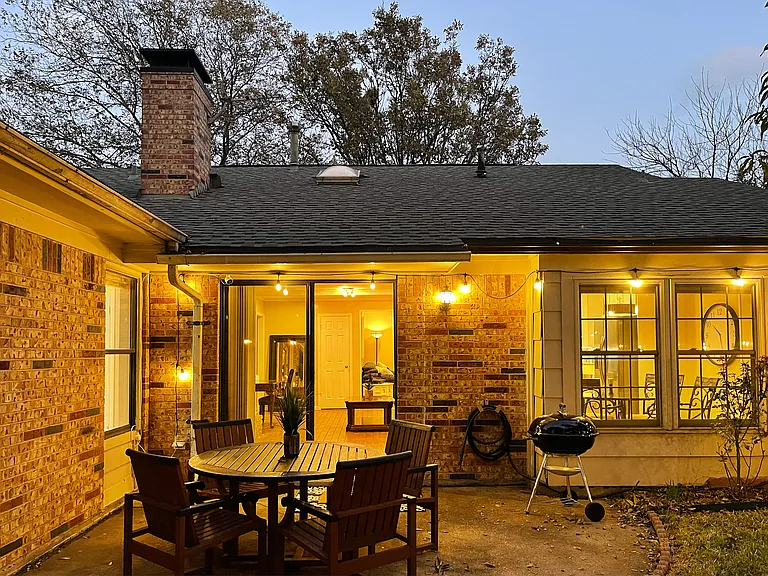 1126 Melrose Dr — Photo 35