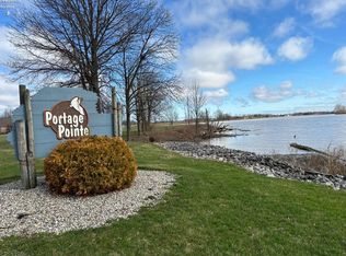 1276 S Grandview Dr, Oak Harbor, OH 43449