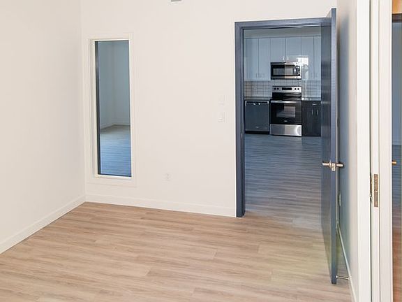 4th image of 5510 N Denver Ave #407