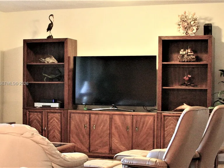 1933 Twin Dolphin Ln — Photo 10
