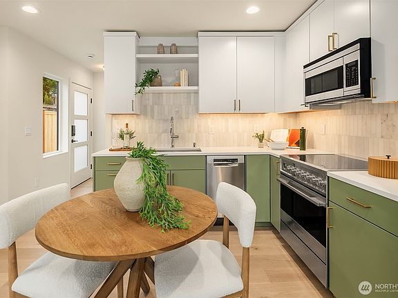 4th image of 7062 Cleopatra Place NW