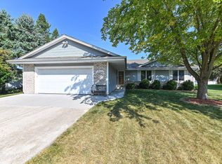 3640 W Mangold Ave, Greenfield, WI 53221