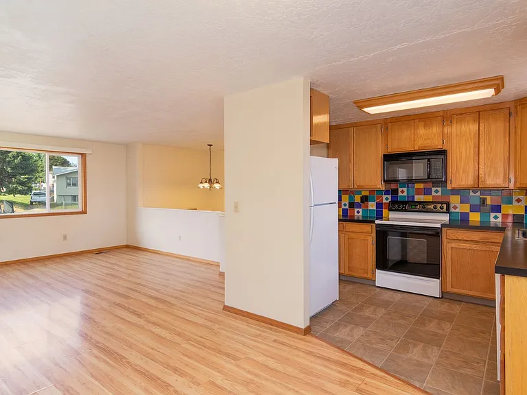 1309 Pineview St — Photo 4