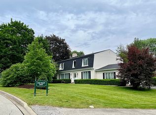 1 Pine Valley Rd, Rolling Meadows, IL 60008