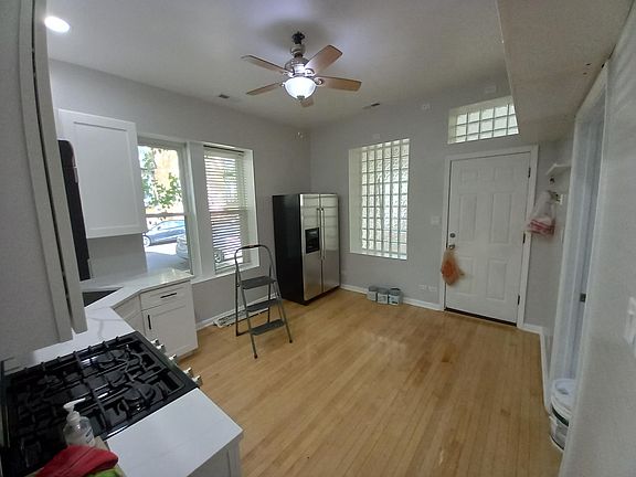 4th image of 3535 W Belmont Ave #1R
