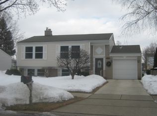 42782 Wilmington Dr, Sterling Heights, MI 48313