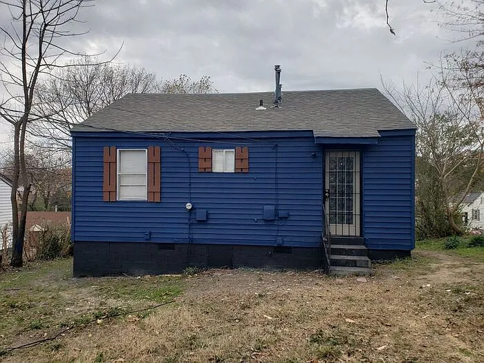 2066 Farrington St — Photo 12