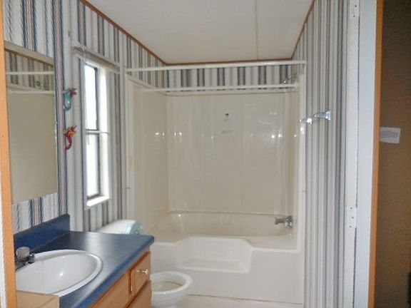 4th image of 204 Paula Dr