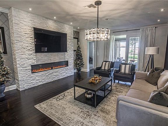 2nd image of 1958 Altavista Cir
