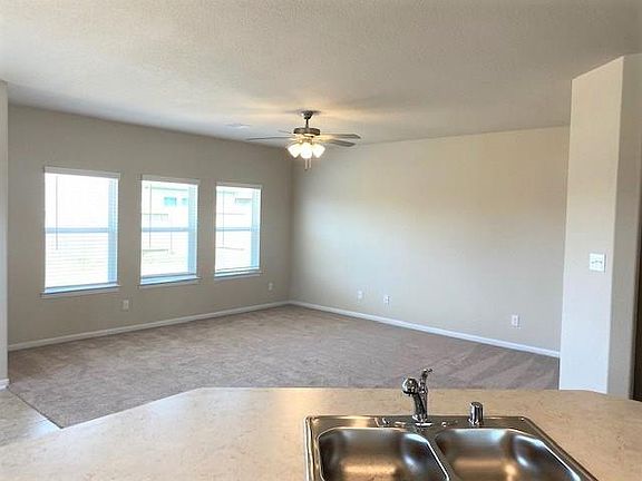 4th image of 2619 Coral Dr