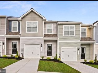 11 Bloomsbury St, Falling Waters, WV 25419