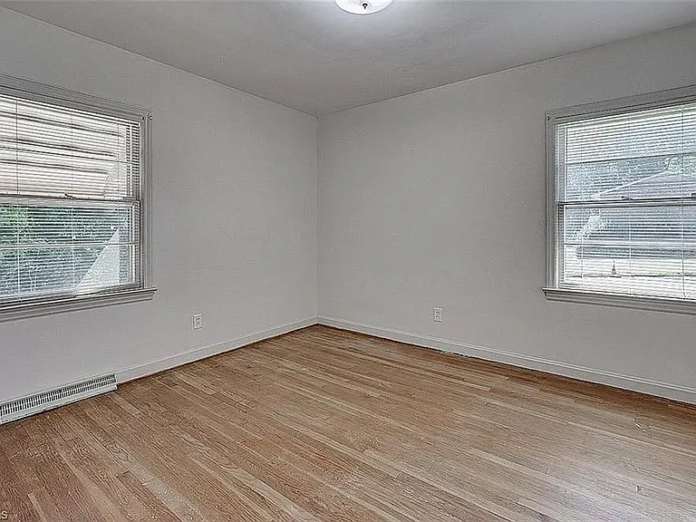 223 Rich Ave — Photo 14