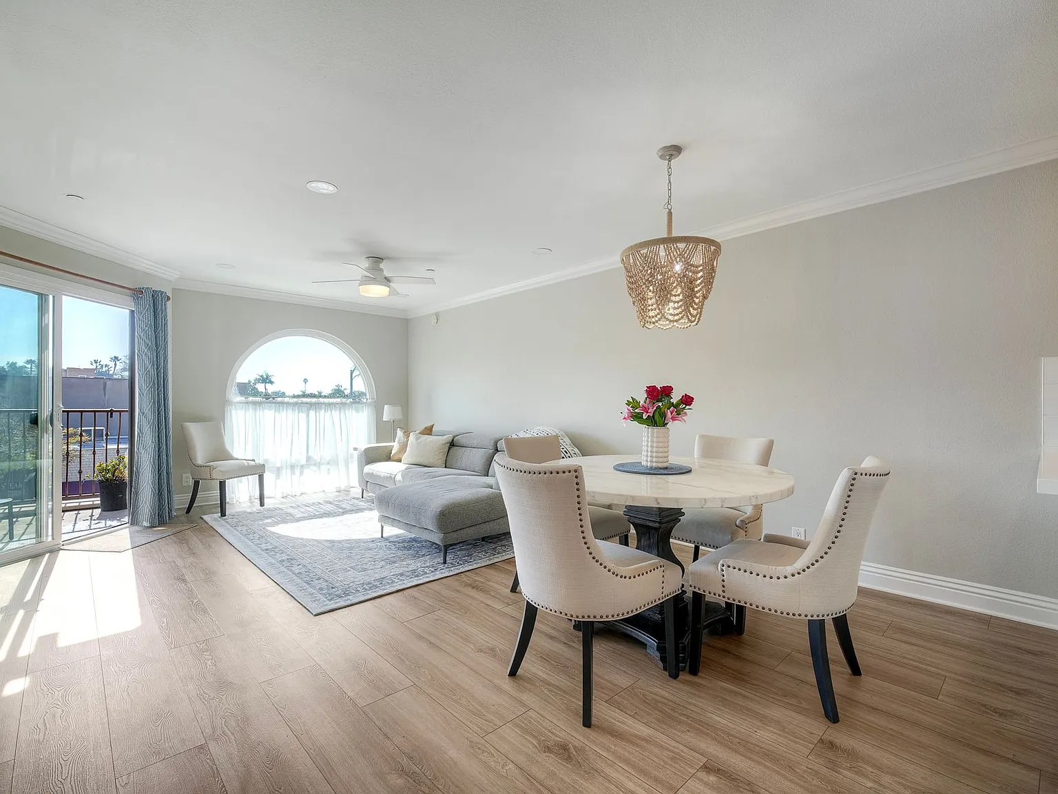 2 bed, 1005 sqft, $5,500 — Photo 3