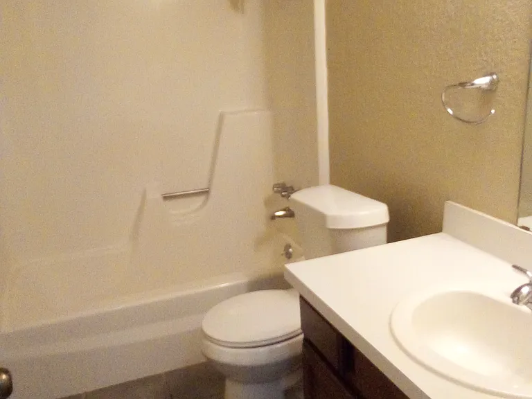 8744 N Rockwell Dr — Photo 13