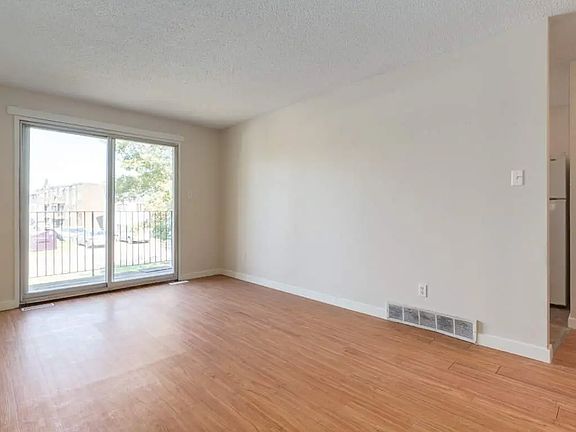 5th image of 75 Ingram Park Dr E #C