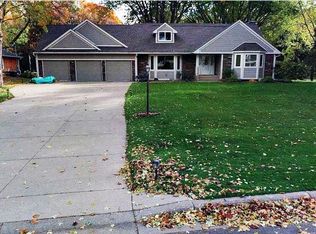 2196 Marion Rd, Roseville, MN 55113