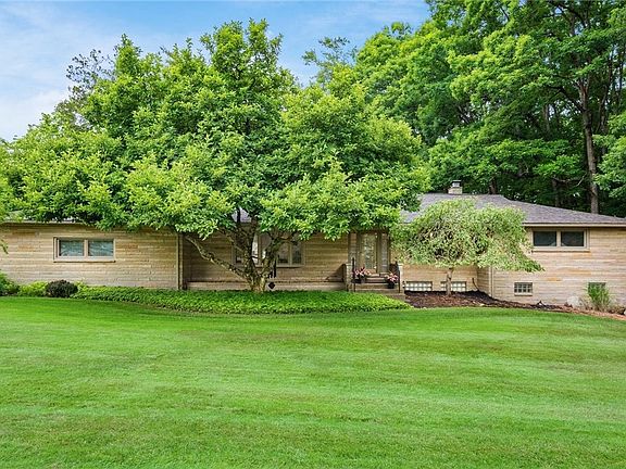 3rd image of 2839 Center Dr