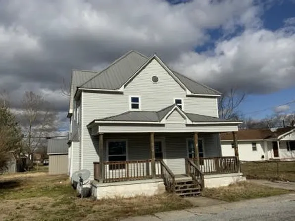 208 Oak St, Carrier Mills, IL 62917