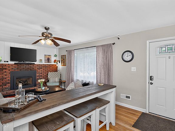 3rd image of 27 Asprion Road