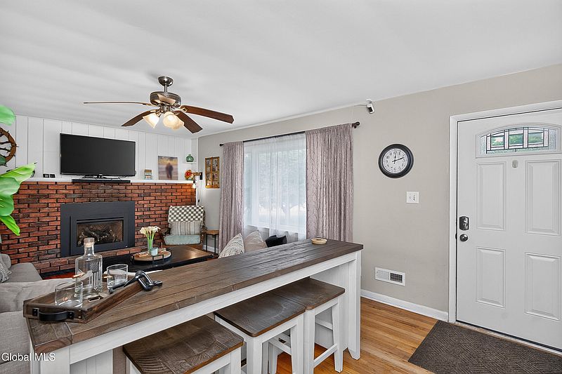 3rd image of 27 Asprion Road