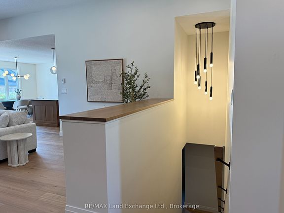 4th image of 926 Bogdanovic Way