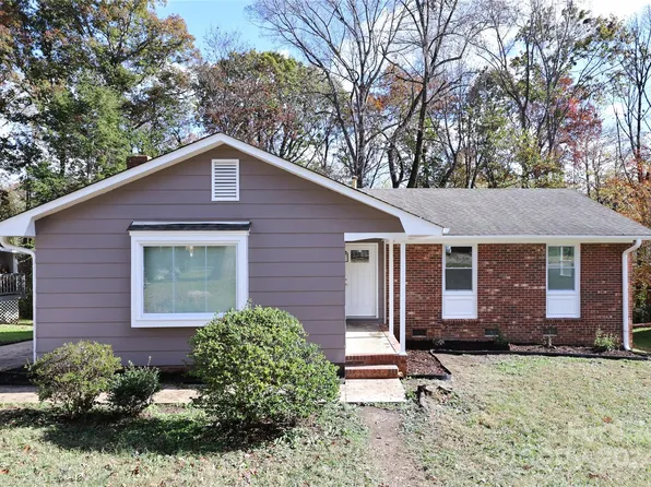 1916 Halifax Ct, High Point, NC 27265