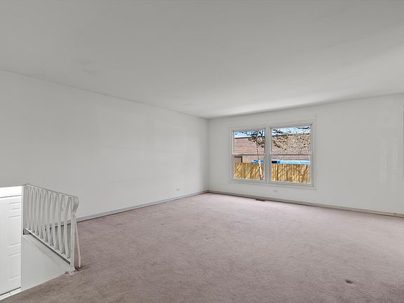 4th image of 806 W Tanglewood Dr